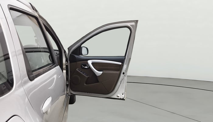 2016 Renault Duster 110 PS RXZ 4X2 AMT DIESEL, Diesel, Automatic, 90,036 km, RHS Front Door