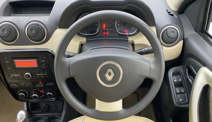 2014 Renault Duster RXL PETROL, Petrol, Manual, 69,454 km, Steering Wheel Close Up
