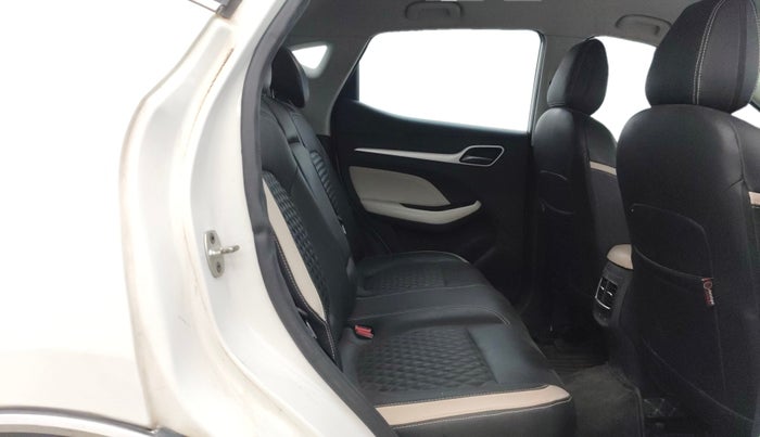 2022 MG ASTOR SUPER 1.5 MT, Petrol, Manual, 36,542 km, Right Side Rear Door Cabin