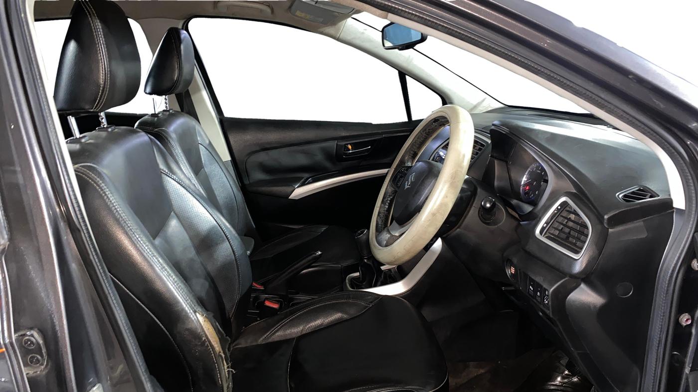 2016 Maruti S Cross ALPHA 1.3, Diesel, Manual, 76,018 km, Right Side Front Door Cabin