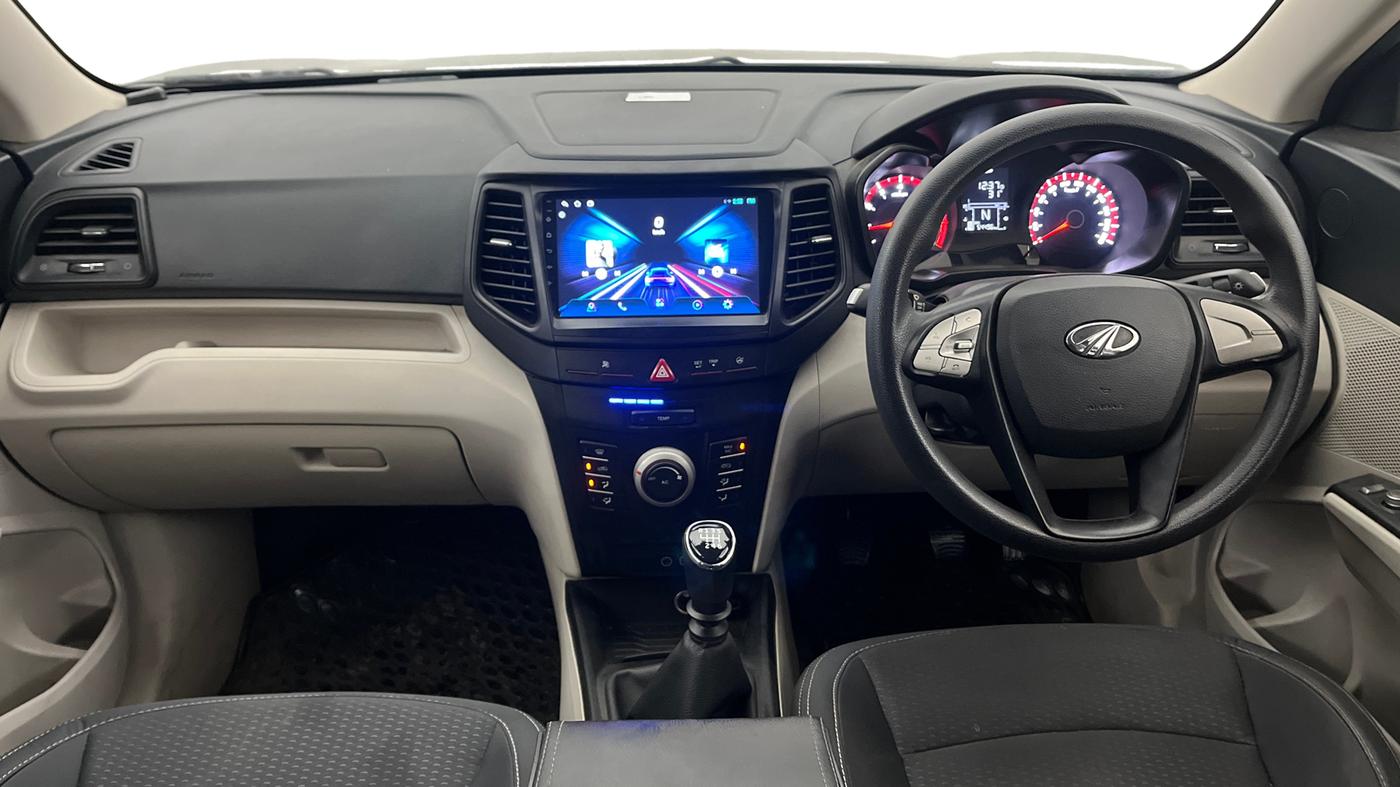 2021 Mahindra XUV300 W6 1.2 PETROL, Petrol, Manual, 54,459 km, Dashboard
