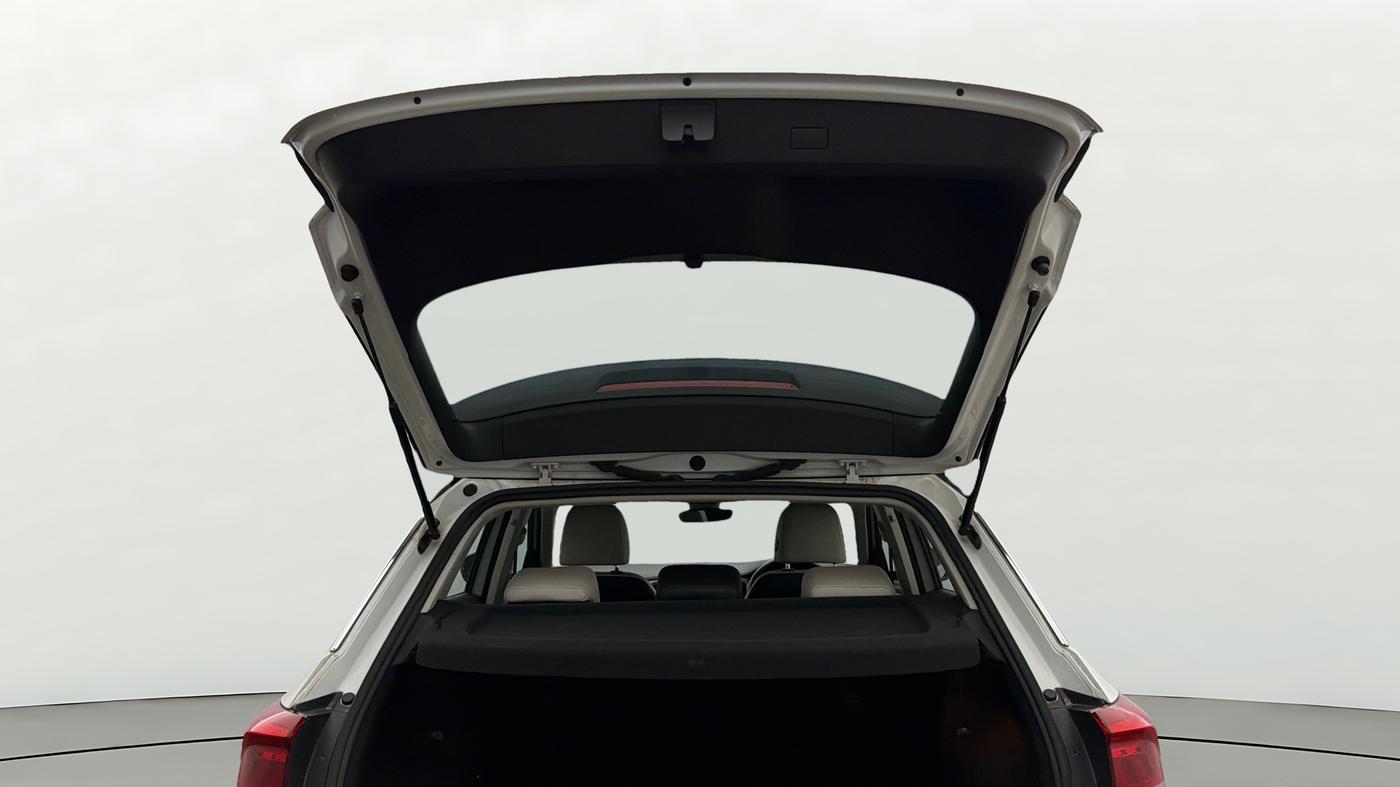 2021 Volkswagen T-ROC 1.5 TSI AT, Petrol, Automatic, 67,344 km, Boot Door Open