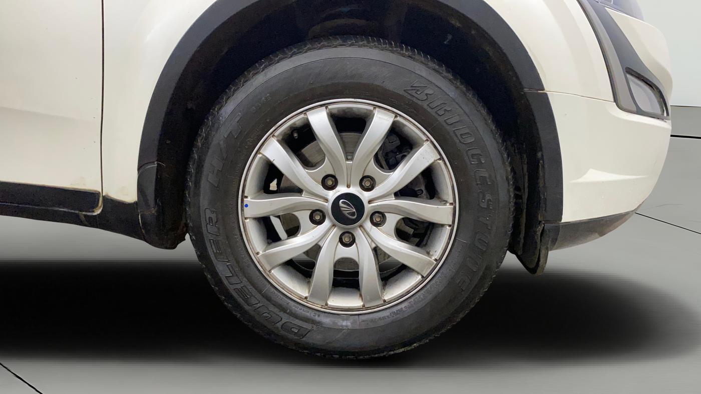 2021 Mahindra XUV500 W7, Diesel, Manual, 93,552 km, Right Front Wheel