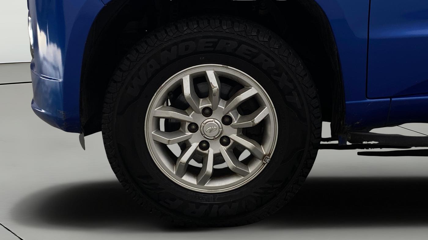 2015 Mahindra TUV300 T8 AMT, Diesel, Automatic, 23,417 km, Left Front Wheel
