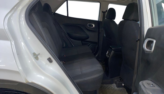 2020 Hyundai VENUE S 1.5 CRDI, Diesel, Manual, 82,804 km, Right Side Rear Door Cabin