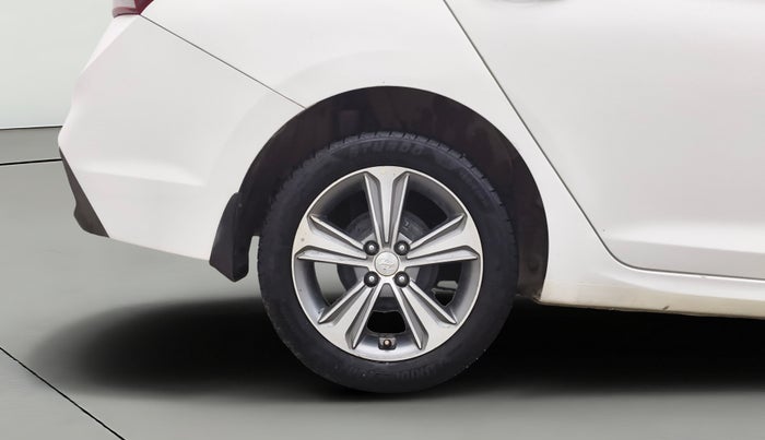 2018 Hyundai Verna 1.6 VTVT SX O, Petrol, Manual, 1,11,324 km, Right Rear Wheel