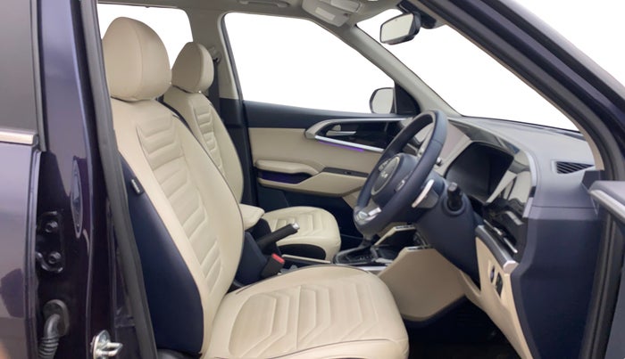 2023 KIA CARENS LUXURY PLUS 1.5 PETROL DCT 7 STR, Petrol, Automatic, 15,166 km, Right Side Front Door Cabin