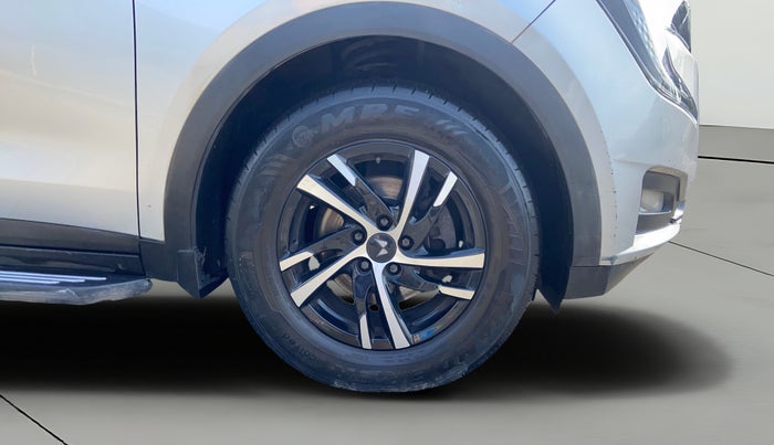 2021 Mahindra XUV700 AX 3 P AT 5 STR, Petrol, Automatic, 50,006 km, Right Front Wheel
