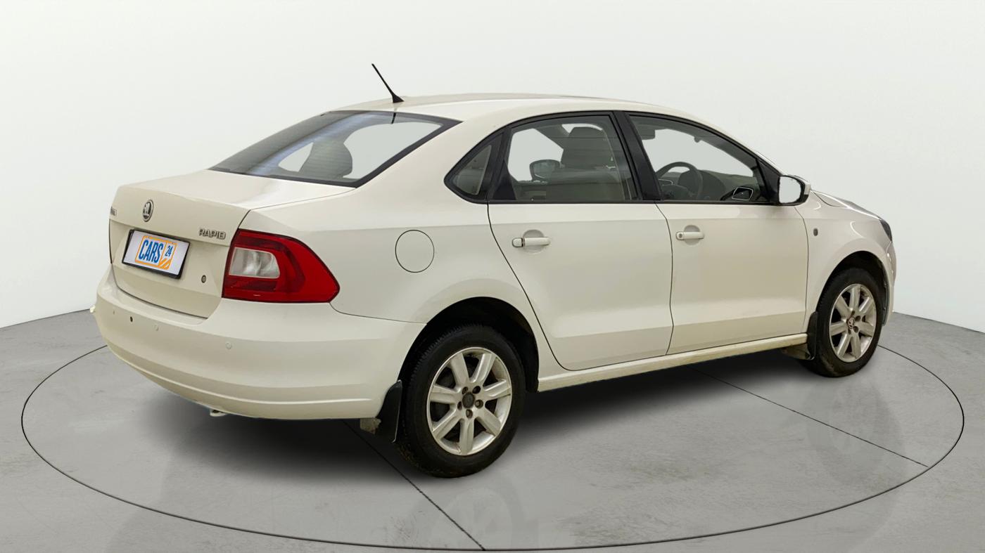 2014 Skoda Rapid AMBITION 1.6 MPI MT, Petrol, Manual, 39,036 km, Right Back Diagonal