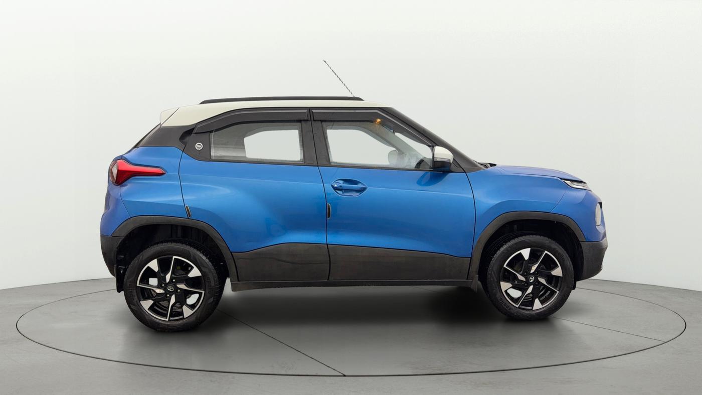 2023 Tata PUNCH CREATIVE  1.2 RTN DUAL TONE, Petrol, Manual, 28,441 km, Right Side View