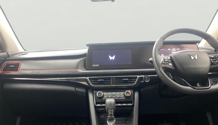2024 Mahindra XUV700 AX 7 LUXURY P AT 7 STR, Petrol, Automatic, 28,763 km, Air Conditioner