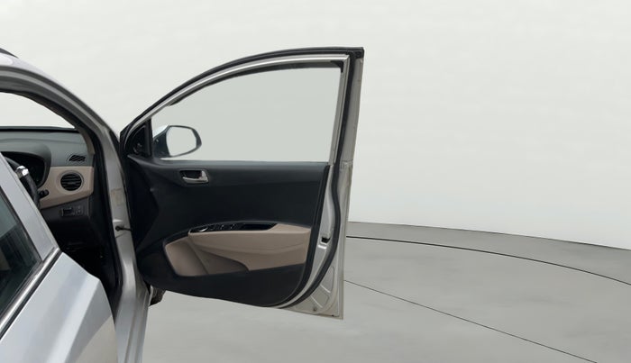 2015 Hyundai Grand i10 SPORTZ 1.2 KAPPA VTVT, CNG, Manual, 1,16,099 km, RHS Front Door