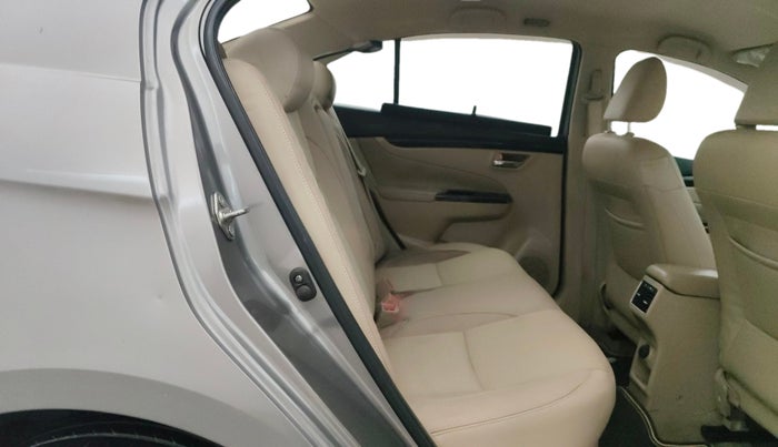 2015 Maruti Ciaz ZXI, Petrol, Manual, 1,09,702 km, Right Side Rear Door Cabin