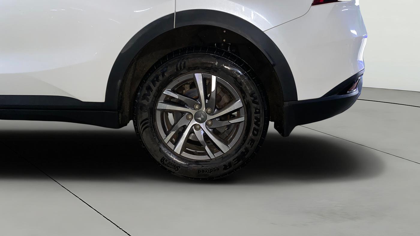 2022 Mahindra XUV700 AX 5 P MT 7 STR (E), Petrol, Manual, 14,076 km, Left Rear Wheel