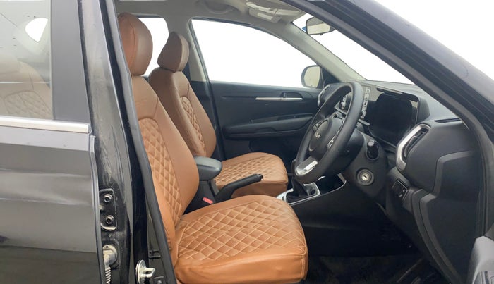 2022 KIA SONET HTK PLUS 1.2, Petrol, Manual, 26,983 km, Right Side Front Door Cabin