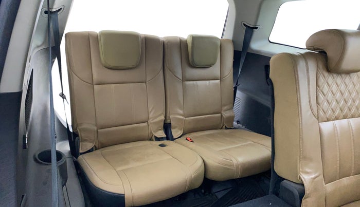 2021 Mahindra XUV500 W11 AT, Diesel, Automatic, 91,976 km, Third Seat Row ( optional )