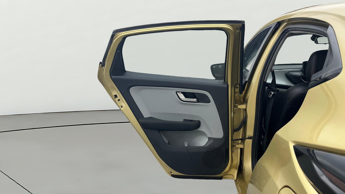 2020 Tata ALTROZ XZ PETROL, Petrol, Manual, 1,15,804 km, LHS Rear Door