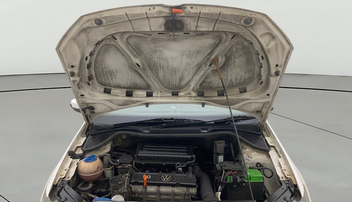 2012 Volkswagen Vento HIGHLINE 1.6 MPI, Petrol, Manual, 1,07,051 km, Open Bonet