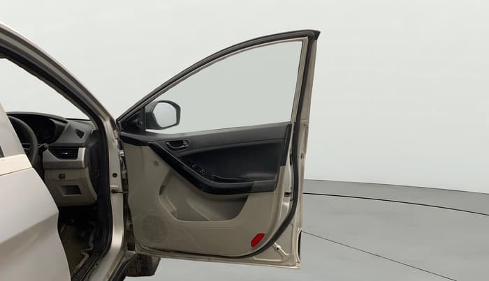 2018 Tata NEXON XM PETROL, CNG, Manual, 1,00,385 km, RHS Front Door