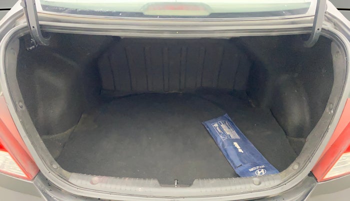 2012 Hyundai Verna FLUIDIC 1.6 VTVT SX, Petrol, Manual, 98,680 km, Boot Open Zoomed View