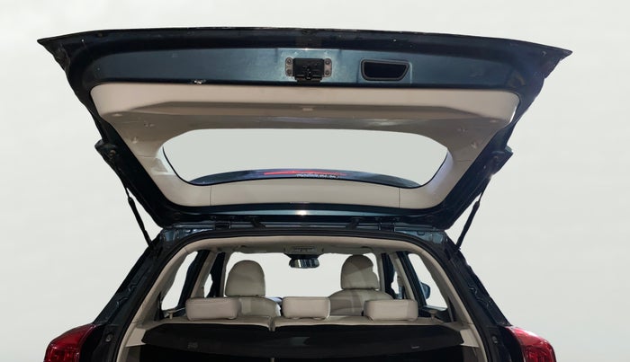 2022 Mahindra XUV300 W8 (O) 1.5 DIESEL, Diesel, Manual, 1,10,037 km, Boot Door Open