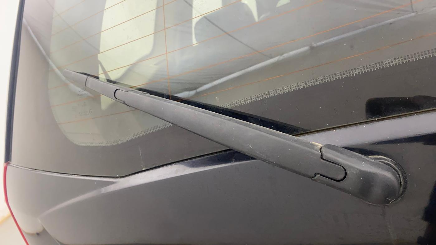 2012 Mahindra XUV500 W8, Diesel, Manual, 1,39,724 km, Rear Wiper