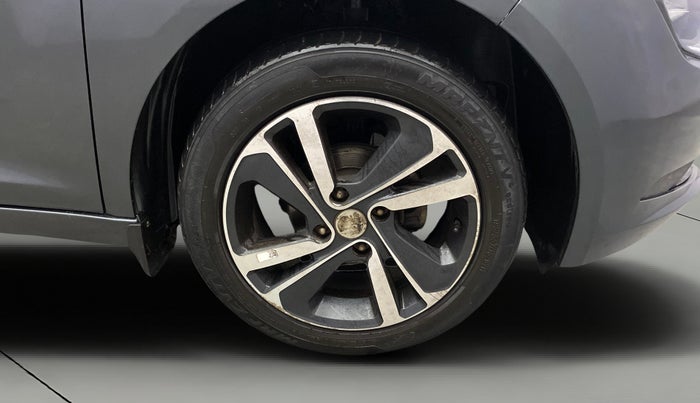 2021 Tata ALTROZ XZ PETROL, Petrol, Manual, 31,421 km, Right Front Wheel