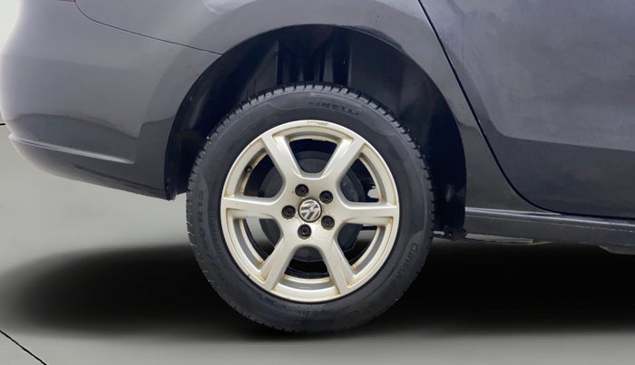 2014 Volkswagen Vento HIGHLINE PETROL AT, Petrol, Automatic, 48,605 km, Right Rear Wheel