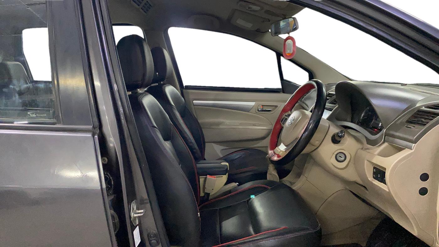 2017 Maruti Ertiga ZDI SHVS, Diesel, Manual, 1,14,442 km, Right Side Front Door Cabin