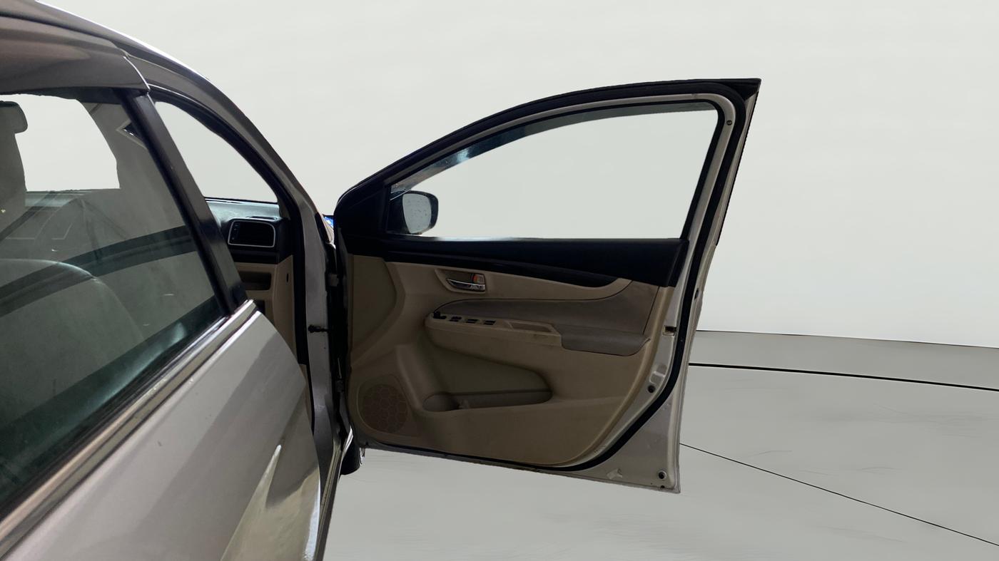 2016 Maruti Ciaz ZXI+, Petrol, Manual, 64,202 km, RHS Front Door