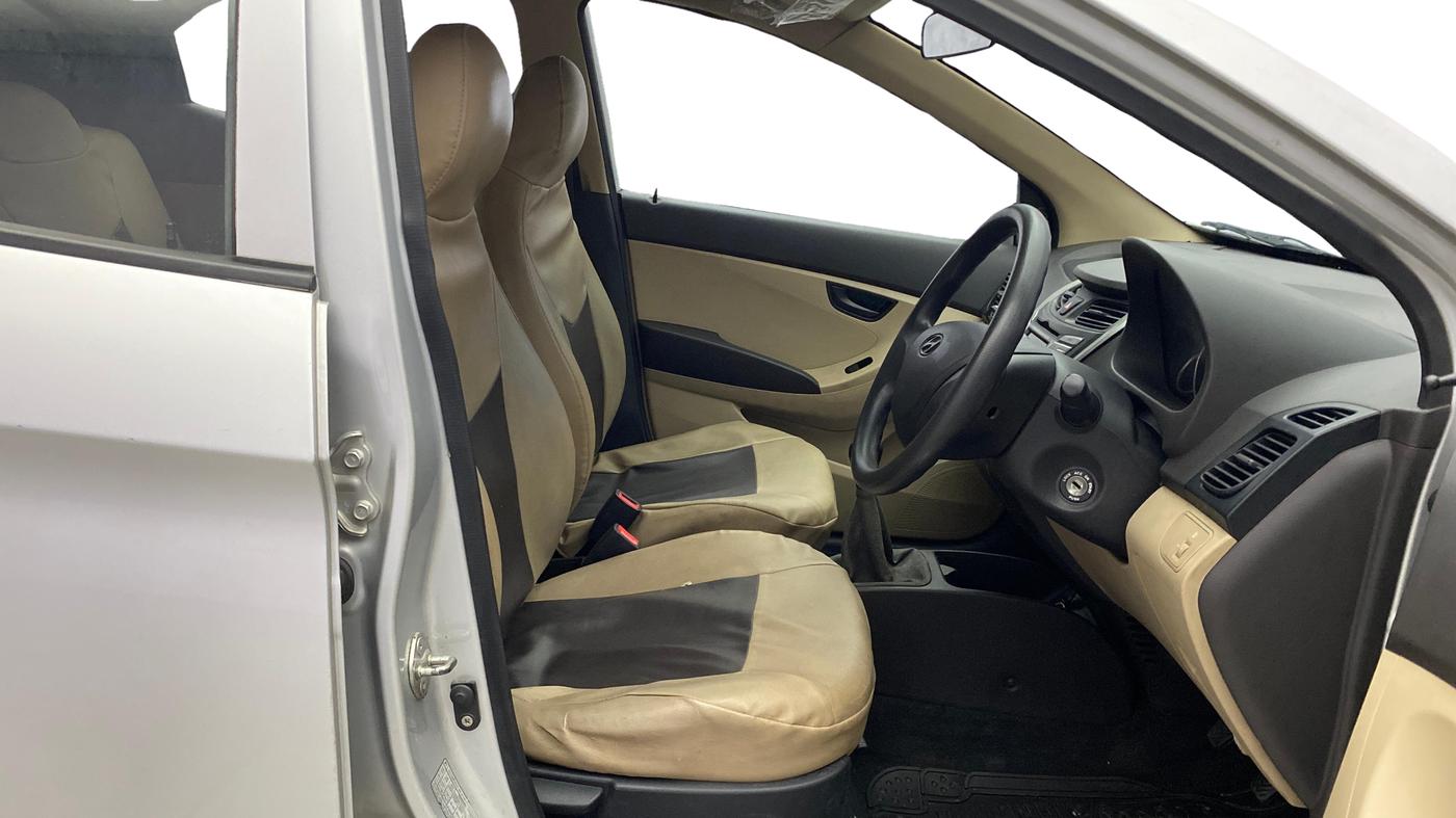 2013 Hyundai Eon MAGNA +, Petrol, Manual, 67,991 km, Right Side Front Door Cabin