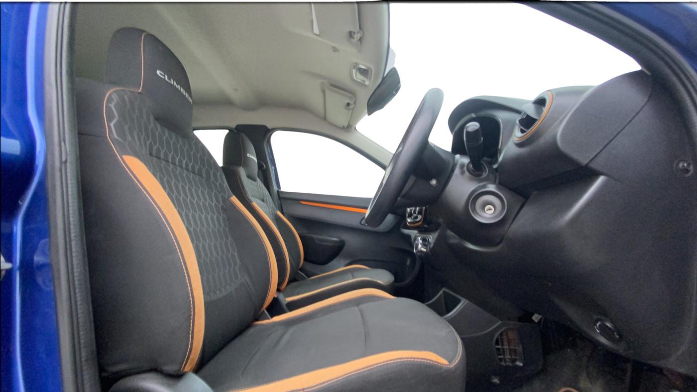 2017 Renault Kwid CLIMBER 1.0 AMT, Petrol, Automatic, 22,961 km, Right Side Front Door Cabin