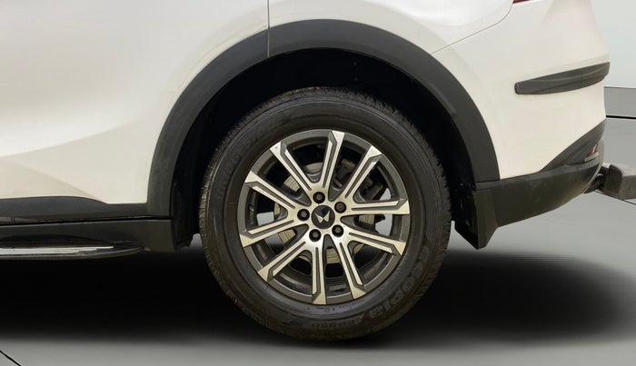 2024 Mahindra XUV700 AX 7 LUXURY P AT 7 STR, Petrol, Automatic, 24,946 km, Left Rear Wheel