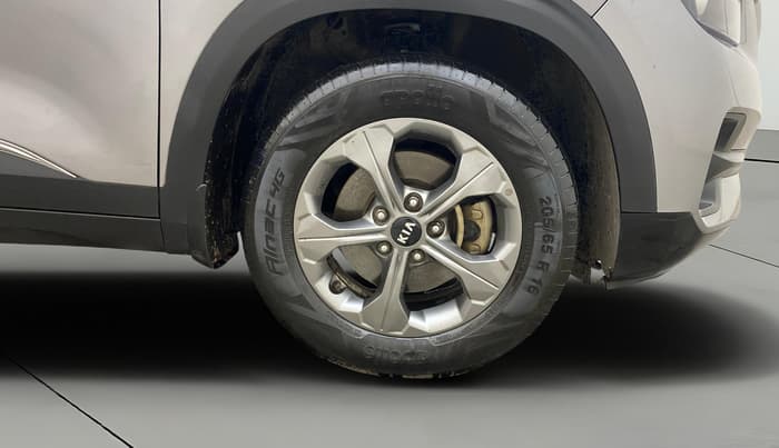 2021 KIA SELTOS HTK PLUS AT 1.5 DIESEL, Diesel, Automatic, 1,07,413 km, Right Front Wheel