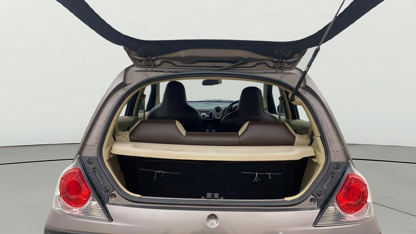 2013 Honda Brio S MT, Petrol, Manual, 1,01,790 km, Boot Open Zoomed View