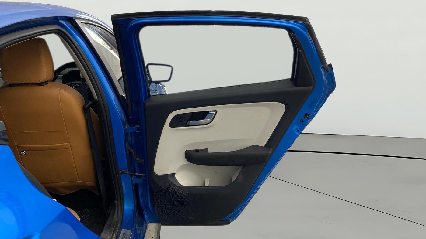 2021 Tata ALTROZ XZ PETROL, Petrol, Manual, 26,606 km, RHS Rear Door