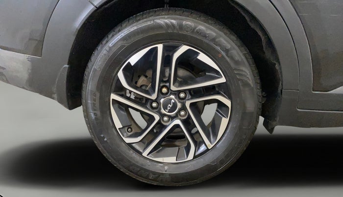 2022 KIA CARENS LUXURY PLUS 1.5 DIESEL AT 7 STR, Diesel, Automatic, 67,767 km, Right Rear Wheel