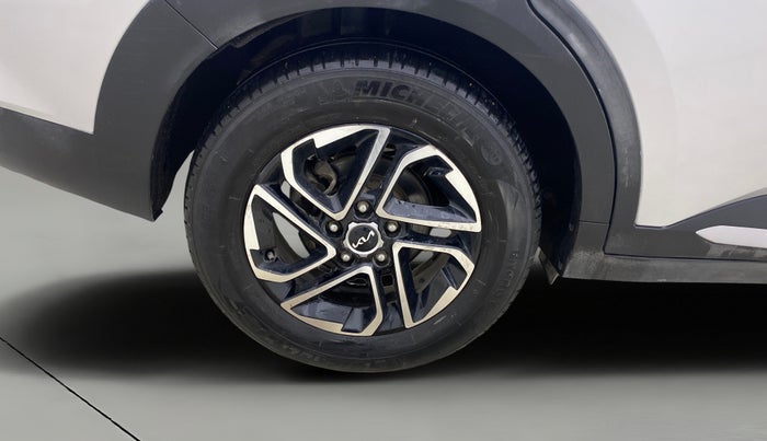 2023 KIA CARENS LUXURY PLUS 1.5 DIESEL AT 7 STR, Diesel, Automatic, 1,27,119 km, Right Rear Wheel