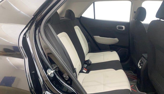 2022 Hyundai VENUE S (O) 1.0 TURBO IMT, Petrol, Manual, 17,062 km, Right Side Rear Door Cabin