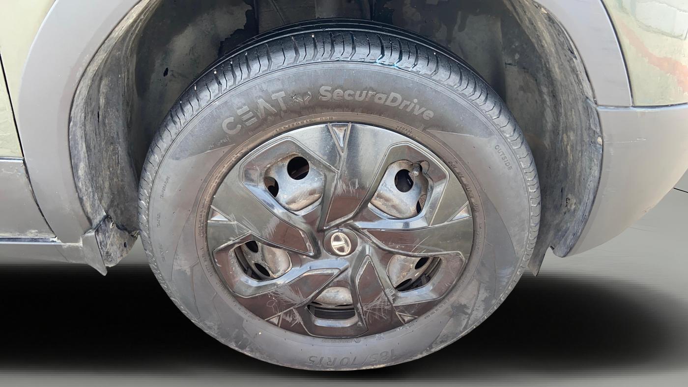 2023 Tata PUNCH ADVENTURE CAMO MT, Petrol, Manual, 32,792 km, Right Front Wheel
