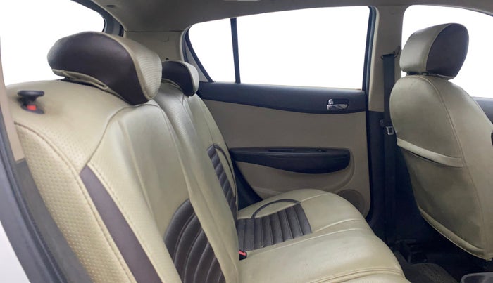 2014 Hyundai i20 ASTA 1.4 CRDI, Diesel, Manual, 72,867 km, Right Side Rear Door Cabin