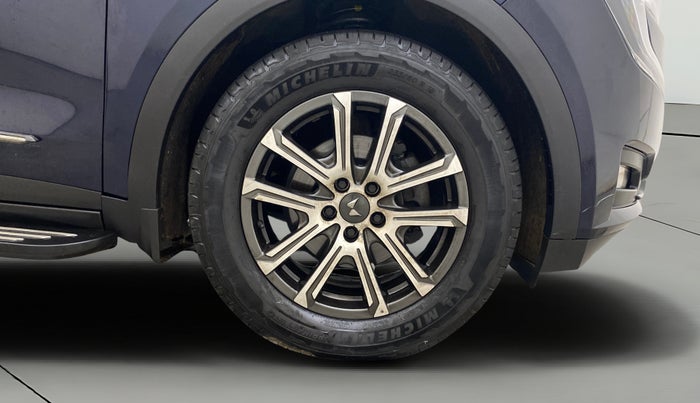 2022 Mahindra XUV700 AX 7 D AT AWD 7 STR, Diesel, Automatic, 1,18,927 km, Right Front Wheel