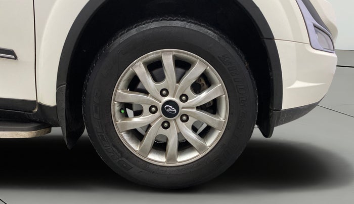 2016 Mahindra XUV500 W8, Diesel, Manual, 1,23,899 km, Right Front Wheel