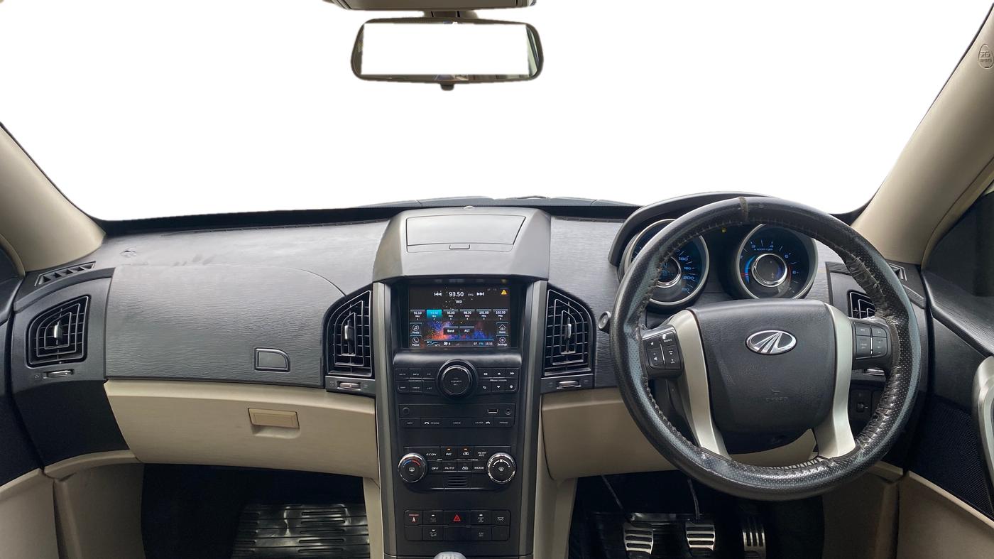2015 Mahindra XUV500 W10, Diesel, Manual, 77,864 km, Dashboard