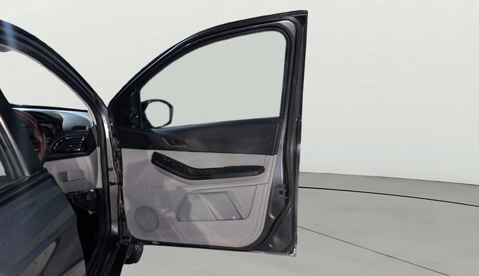 2023 Tata Tiago XTA PETROL, CNG, Automatic, 31,046 km, RHS Front Door