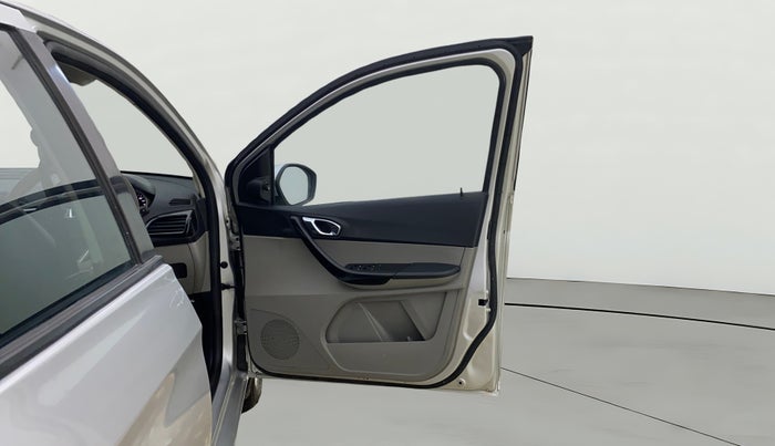 2016 Tata Tiago XZ PETROL, Petrol, Manual, 40,949 km, RHS Front Door