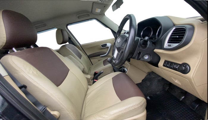 2017 Mahindra TUV300 T8, Diesel, Manual, 54,026 km, Right Side Front Door Cabin