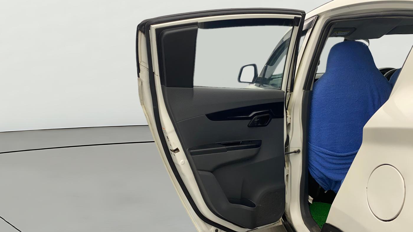 2017 Mahindra KUV 100 NXT K4+ D 6 STR, Diesel, Manual, 98,054 km, LHS Rear Door