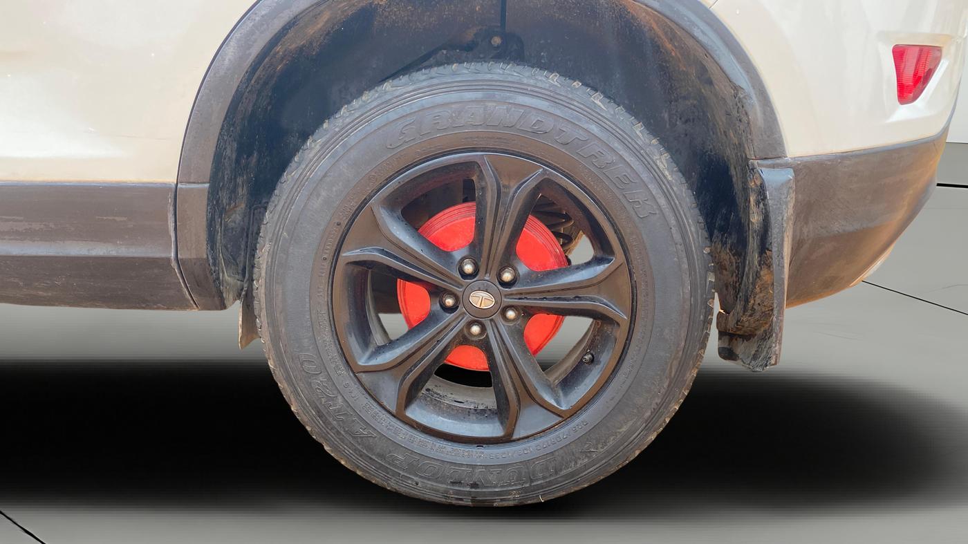2020 Tata Harrier XZA 2.0L, Diesel, Automatic, 1,34,949 km, Left Rear Wheel