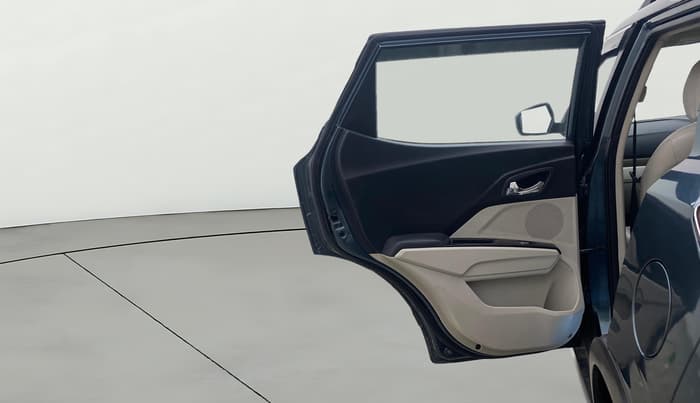 2022 Mahindra XUV300 W8 (O) 1.2 PETROL AMT, Petrol, Automatic, 1,19,785 km, LHS Rear Door